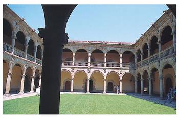 O�atiko unibertsitateko klaustroa (Gipuzkoa).<br><br>